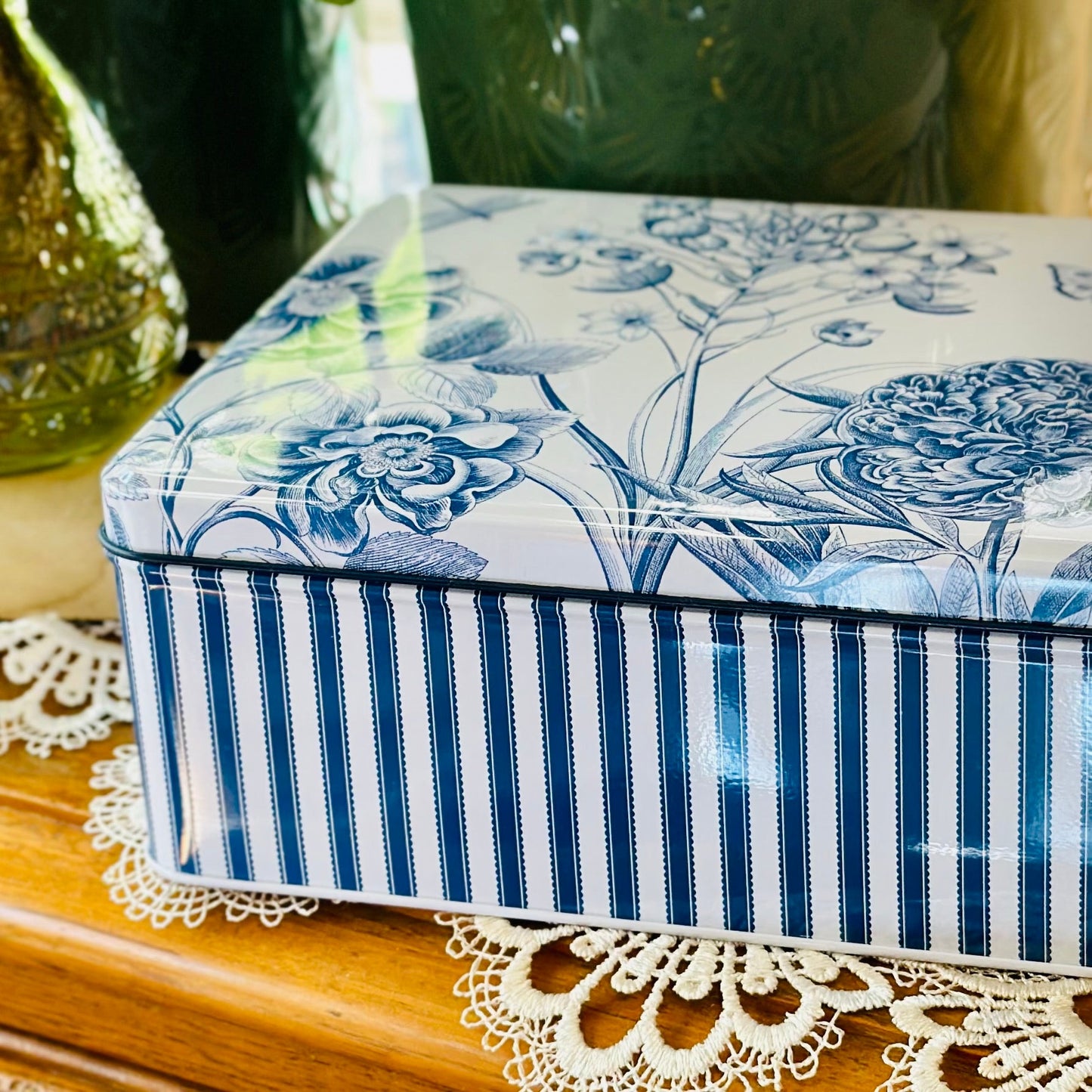 Sanderson 'Etching and Roses' Large Collectable Tin - Hollyhock Hill