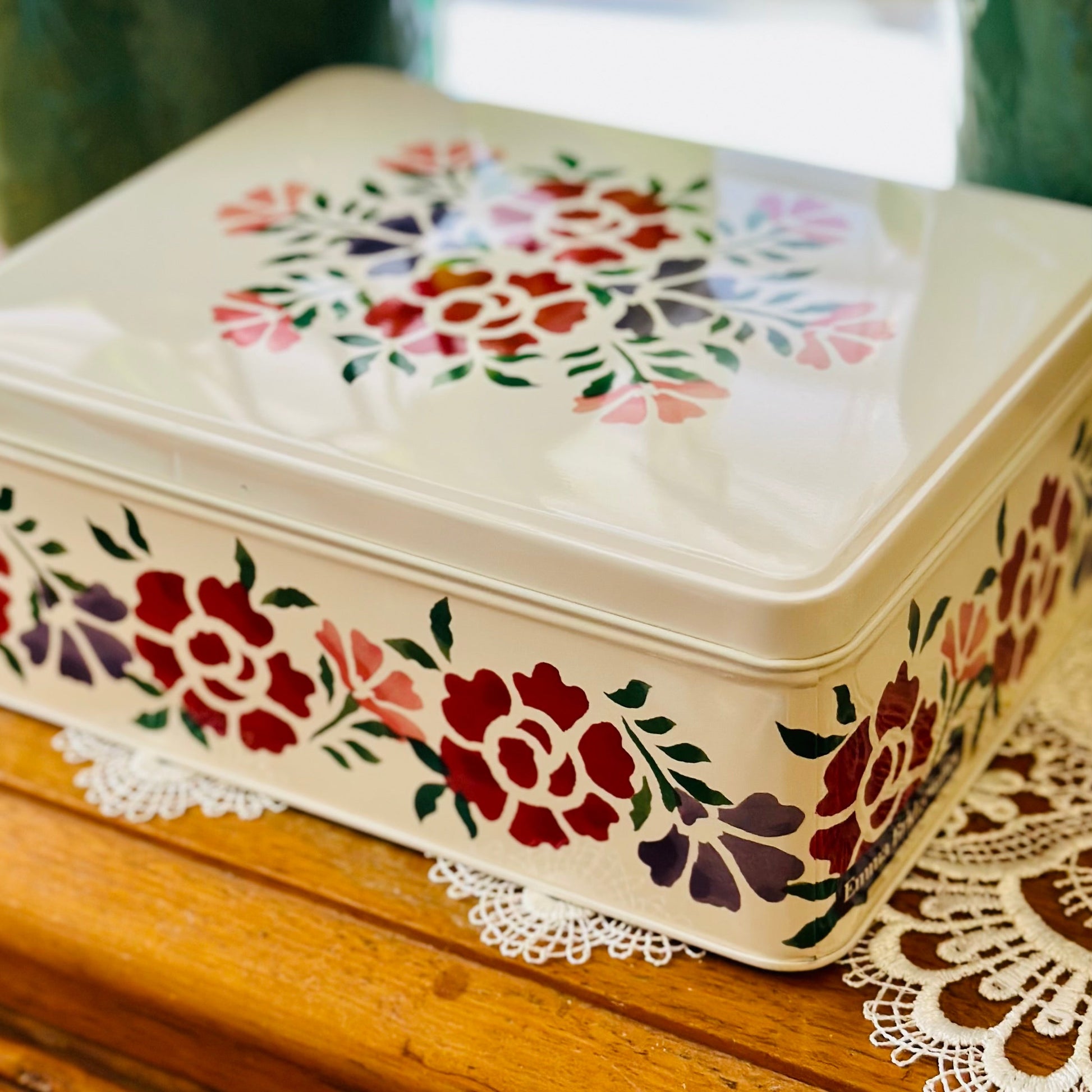 'Antique Rose' by Emma Bridgewater Large Collectable Tin - Hollyhock Hill