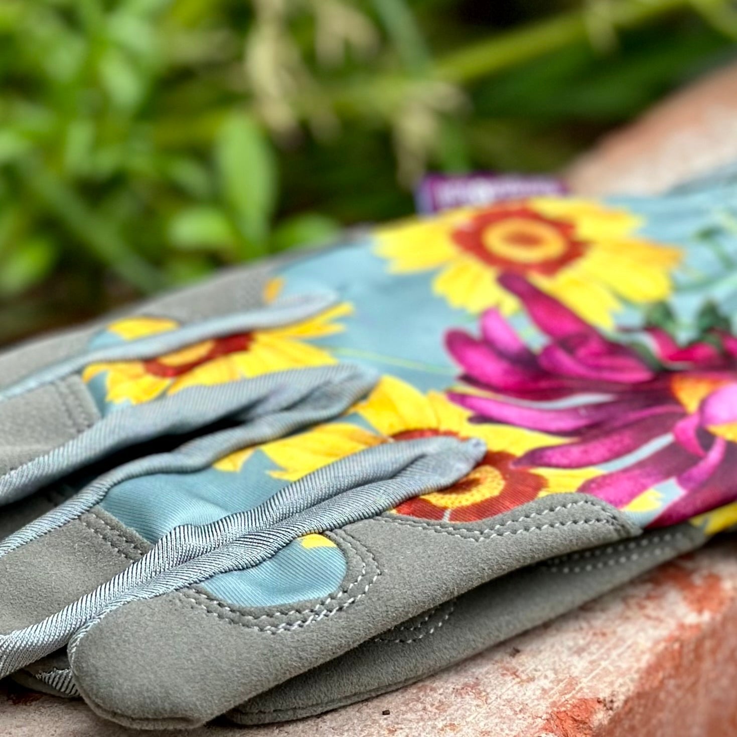 Burgon & Ball RHS Asteraceae Collection Gardening Gloves - Hollyhock Hill