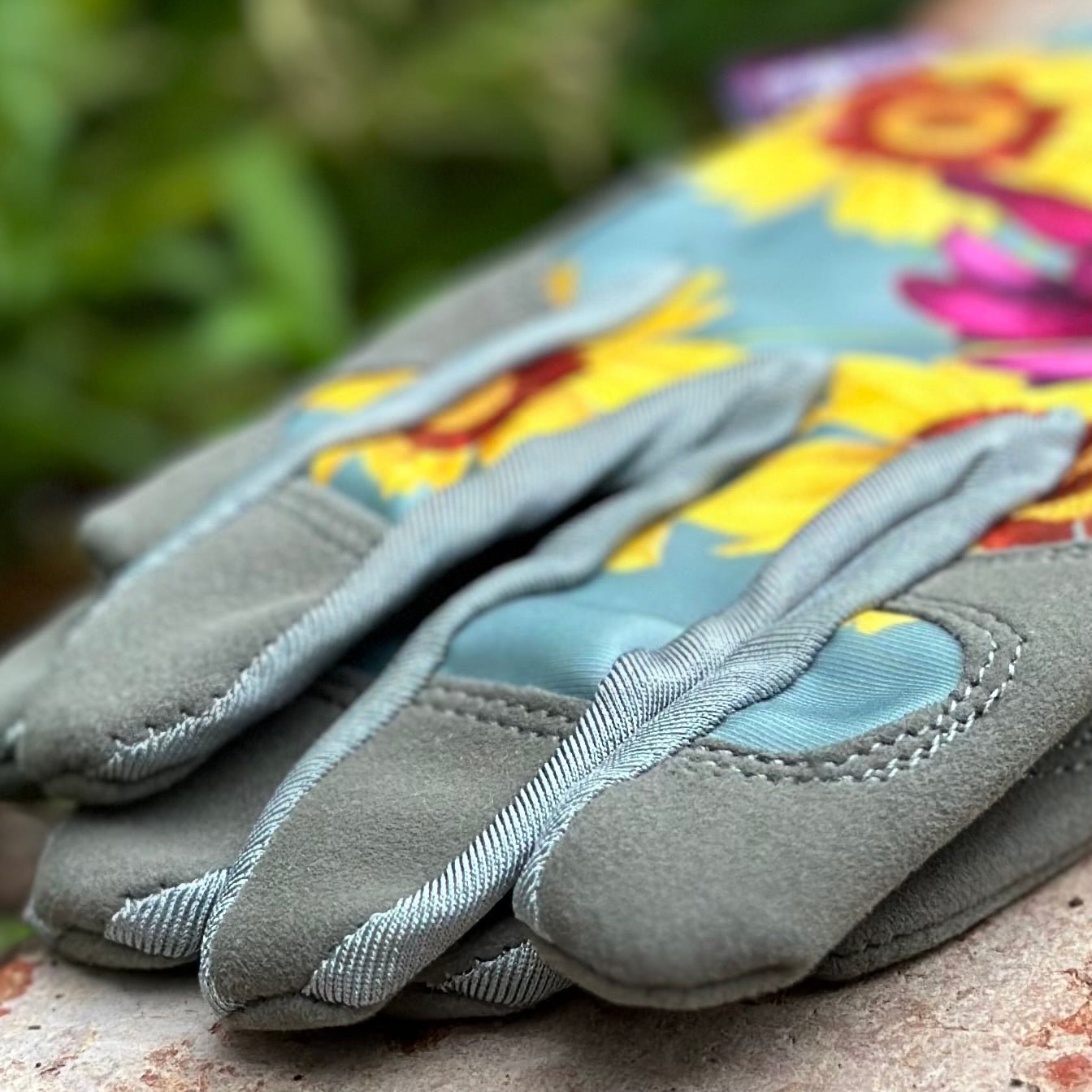 Burgon & Ball RHS Asteraceae Collection Gardening Gloves - Hollyhock Hill