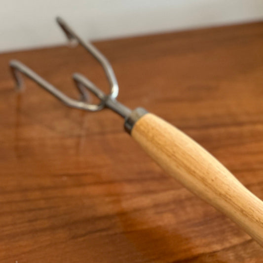 Burgon & Ball RHS Stainless Steel Mid-handled Claw Cultivator - Hollyhock Hill