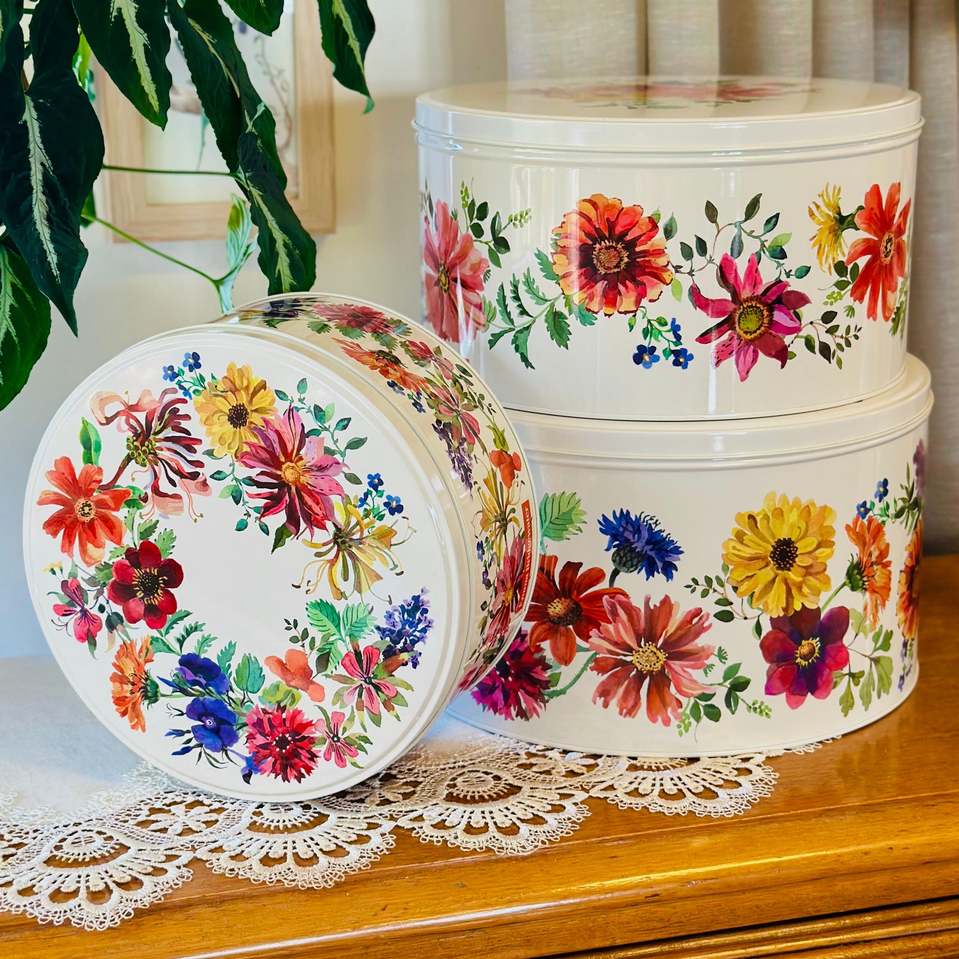 'Garden Flowers' by Emma Bridgewater Large Round Set of 3 - Hollyhock Hill