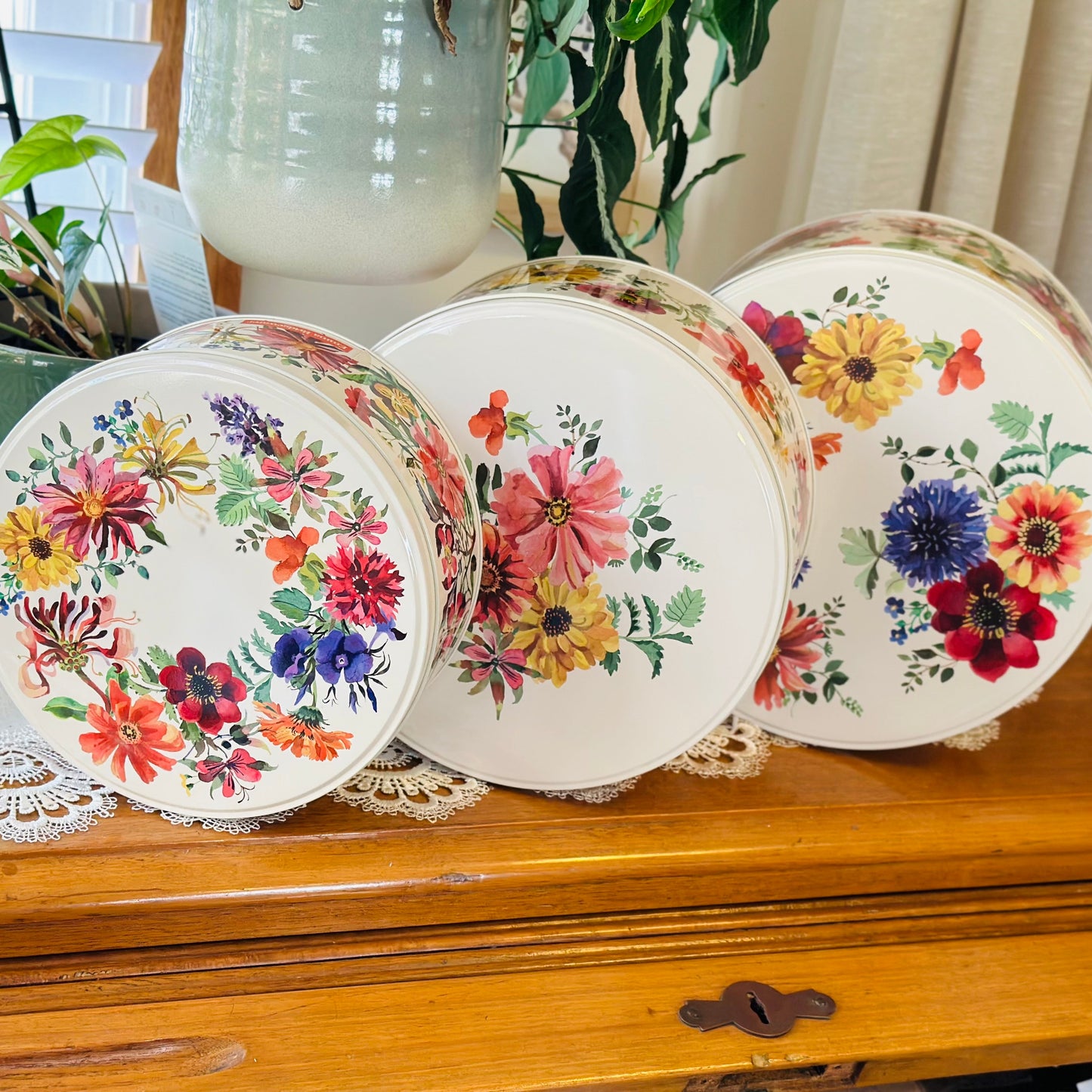 'Garden Flowers' by Emma Bridgewater Large Round Set of 3 - Hollyhock Hill