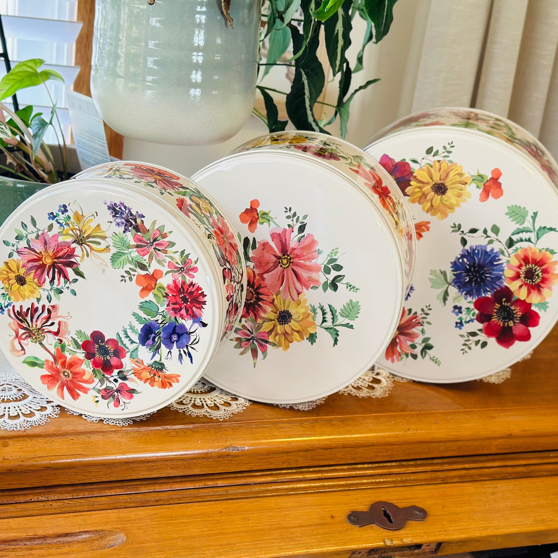 'Garden Flowers' by Emma Bridgewater Large Round Set of 3 - Hollyhock Hill