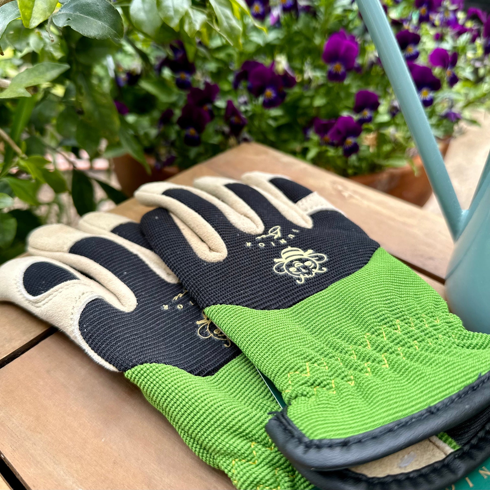 Junior Bee Glove - Hollyhock Hill