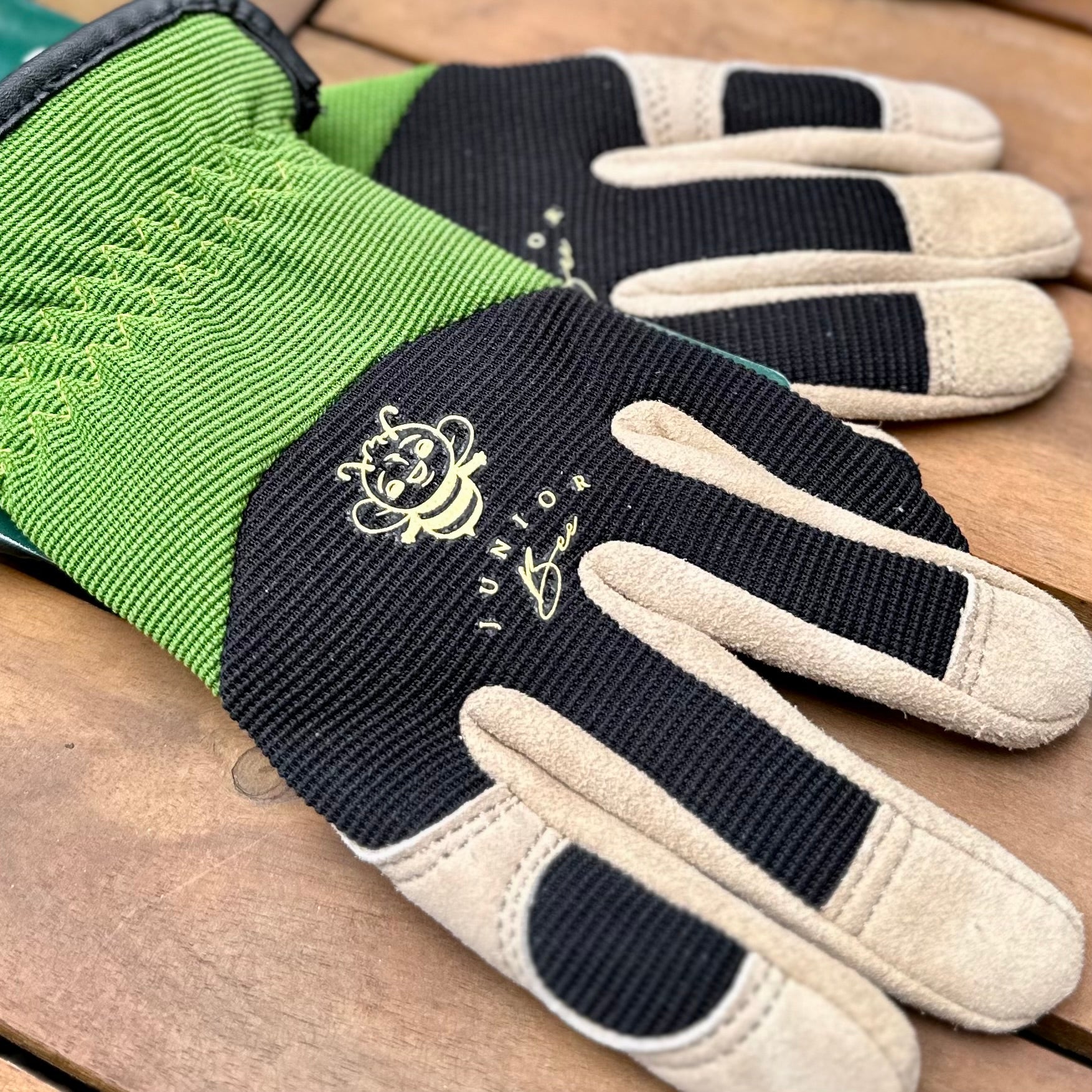 Junior Bee Glove - Hollyhock Hill