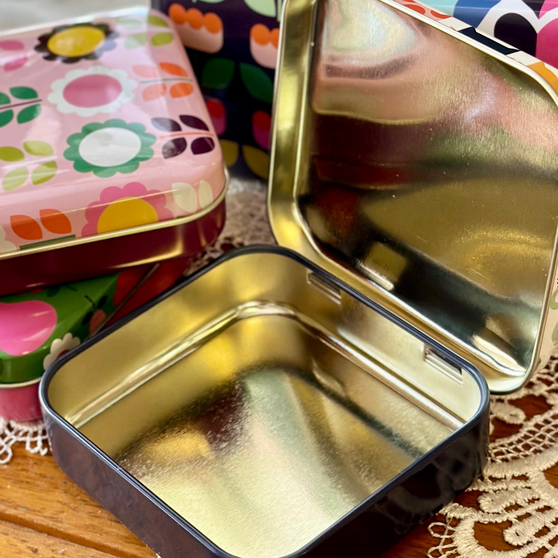 Kate Rhees Pocket Collectable Tin - Hollyhock Hill