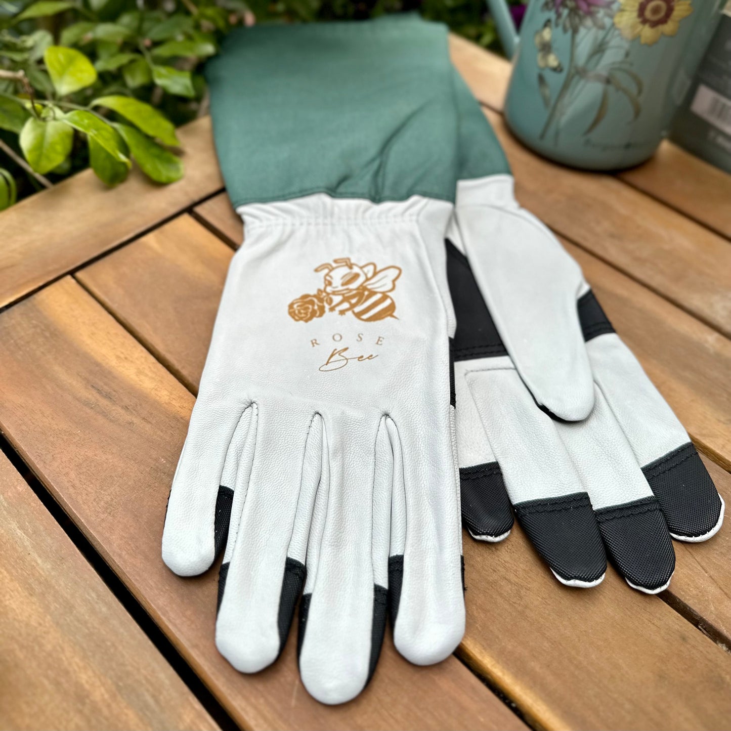 Rose Bee Glove - Hollyhock Hill