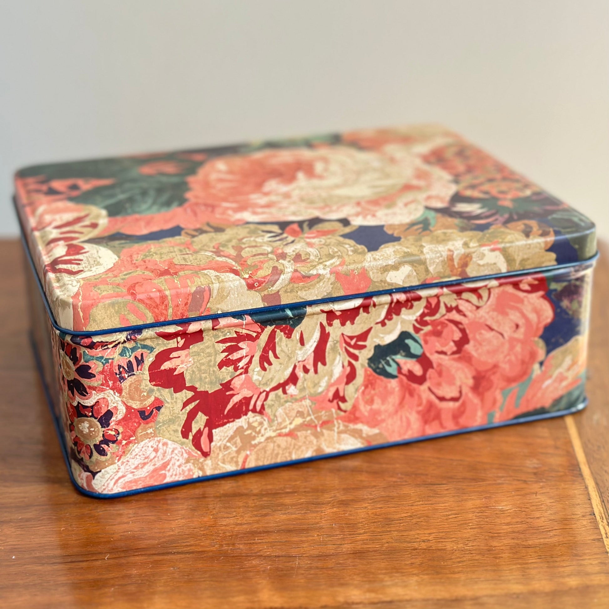 'Very Rose & Peony' by Sanderson Collectable Tin - Hollyhock Hill